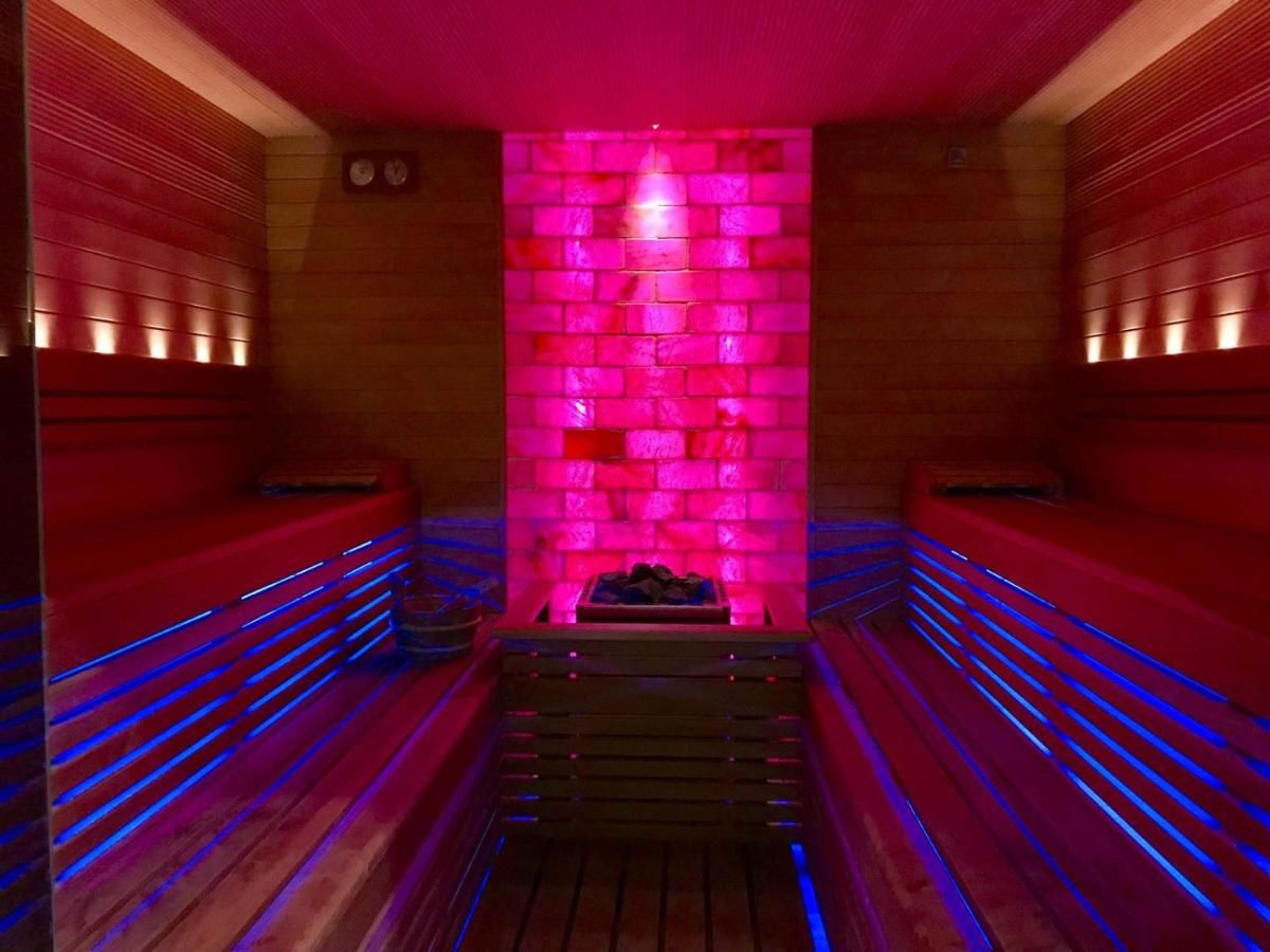 Отель Hotel Lux Divina Брашов-18