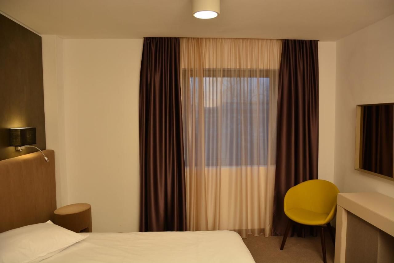 Отель Hotel Lux Divina Брашов-22