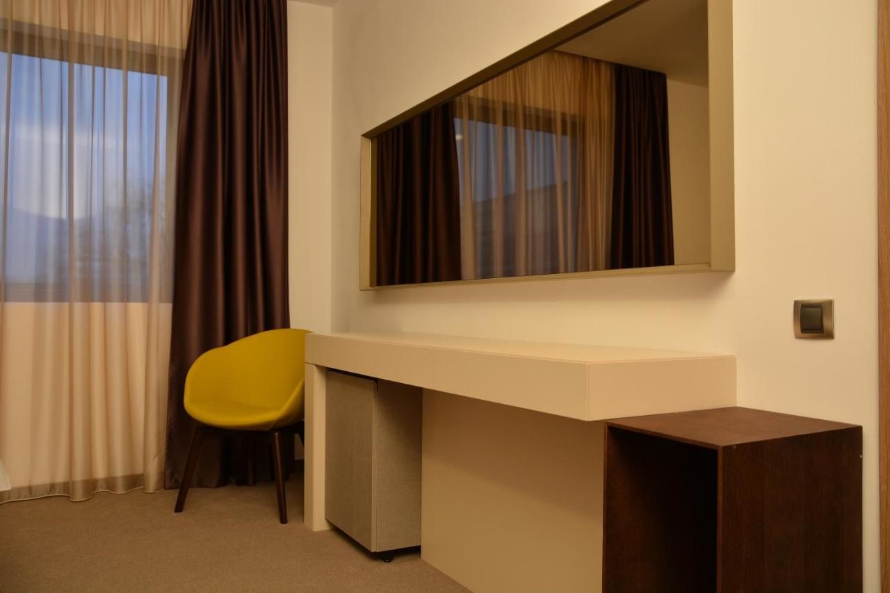 Отель Hotel Lux Divina Брашов-24