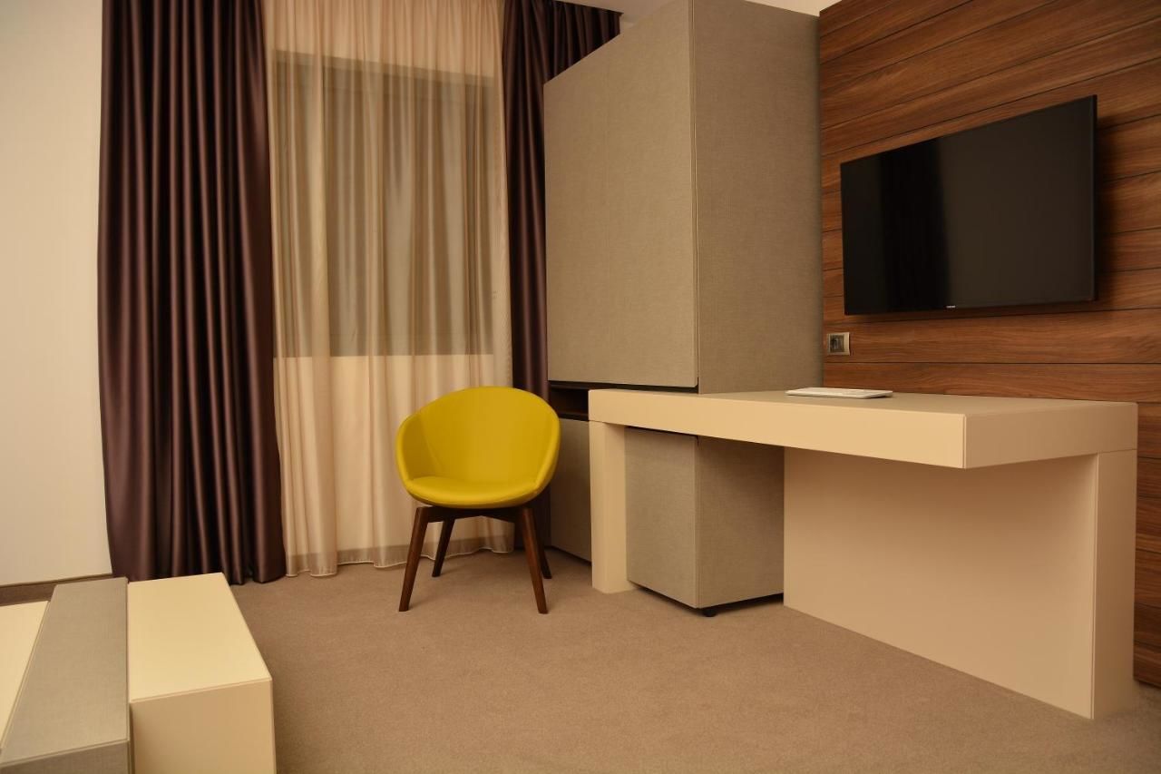 Отель Hotel Lux Divina Брашов-25