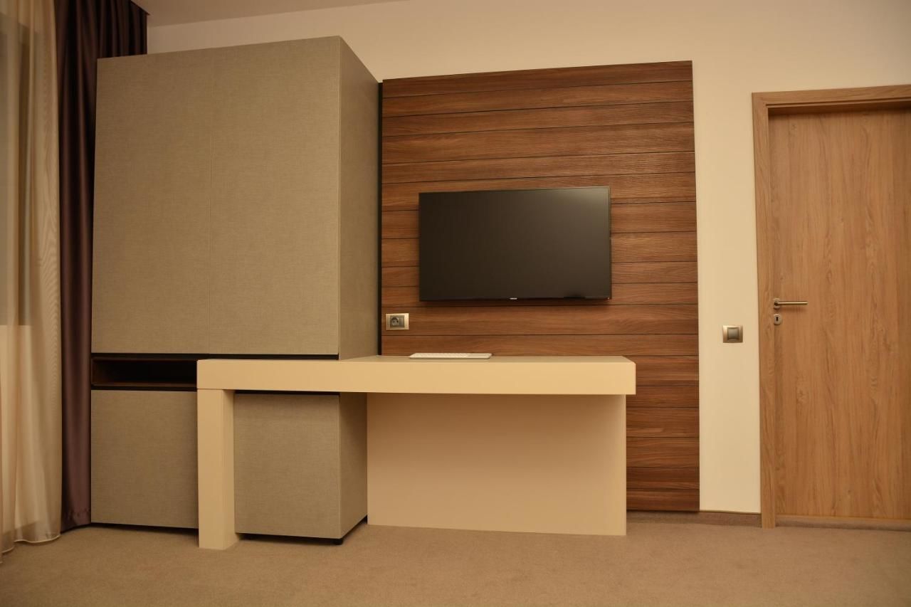 Отель Hotel Lux Divina Брашов-33