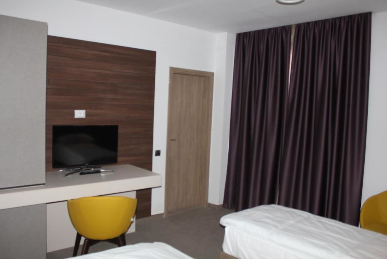 Отель Hotel Lux Divina Брашов-40