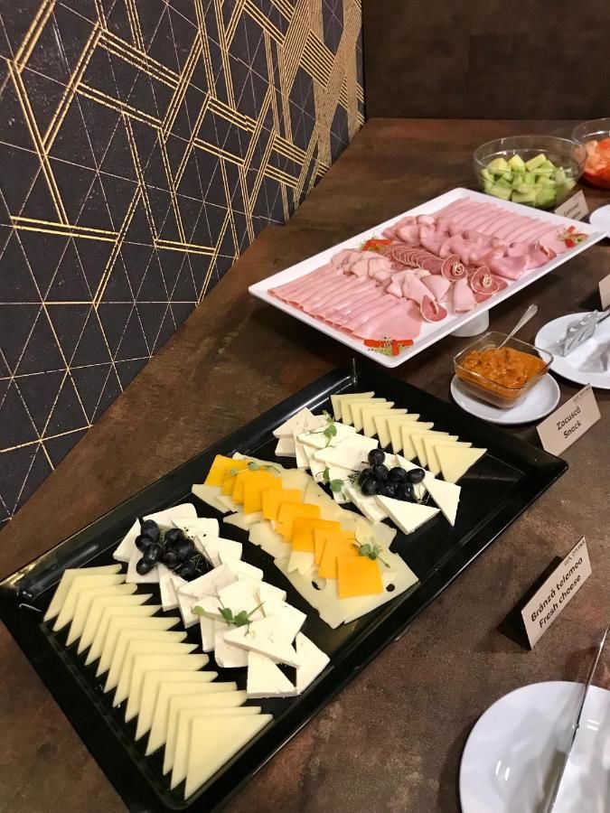Отель Hotel Lux Divina Брашов-46