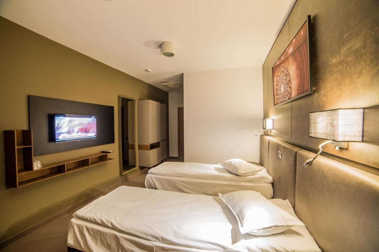 Отель Hotel Lux Divina Брашов-10