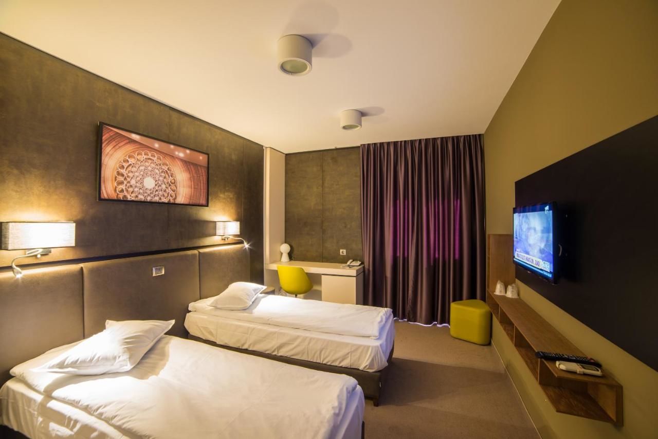 Отель Hotel Lux Divina Брашов-11